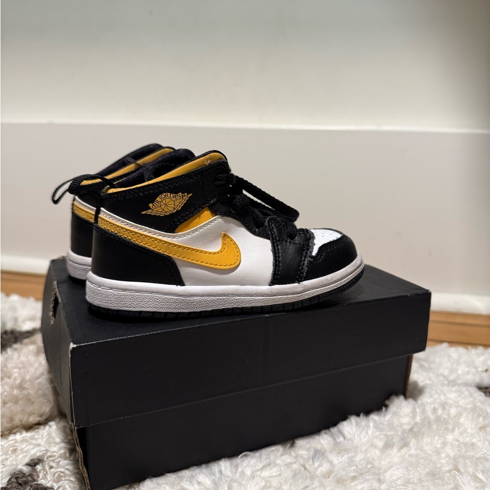Size 8c Nike Air Jordan 1 Mid TD White Pollen Black